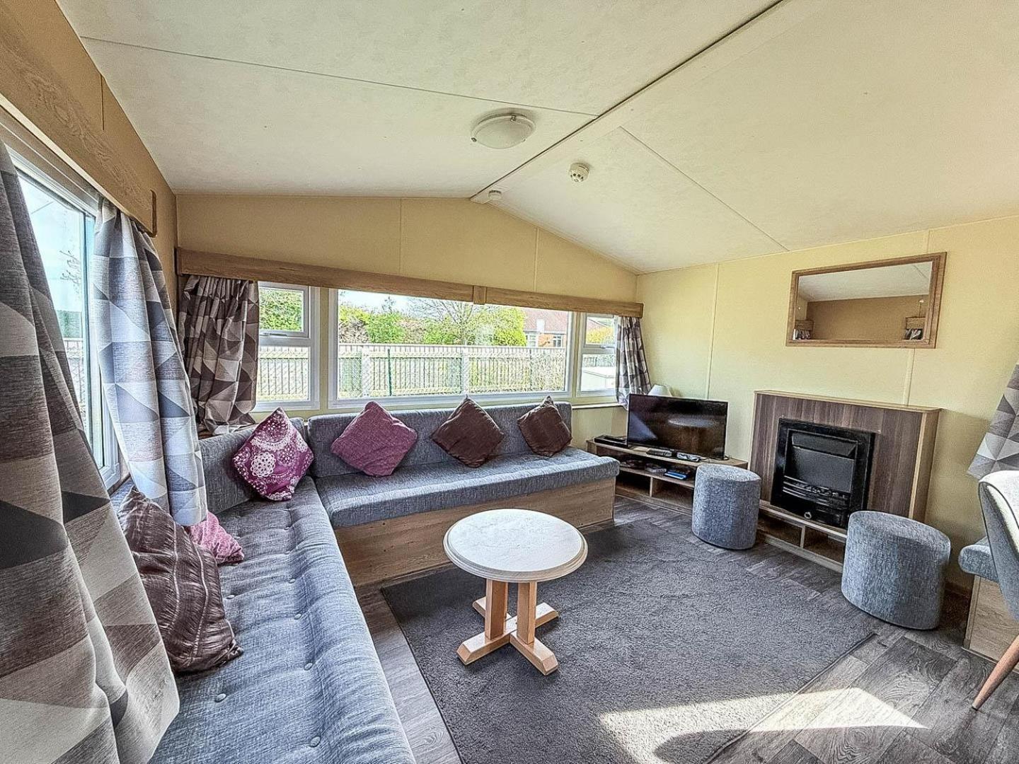 Lovely 6 Berth Caravan At Sunnydale Holiday Park Ref 35375S Louth  Exteriör bild